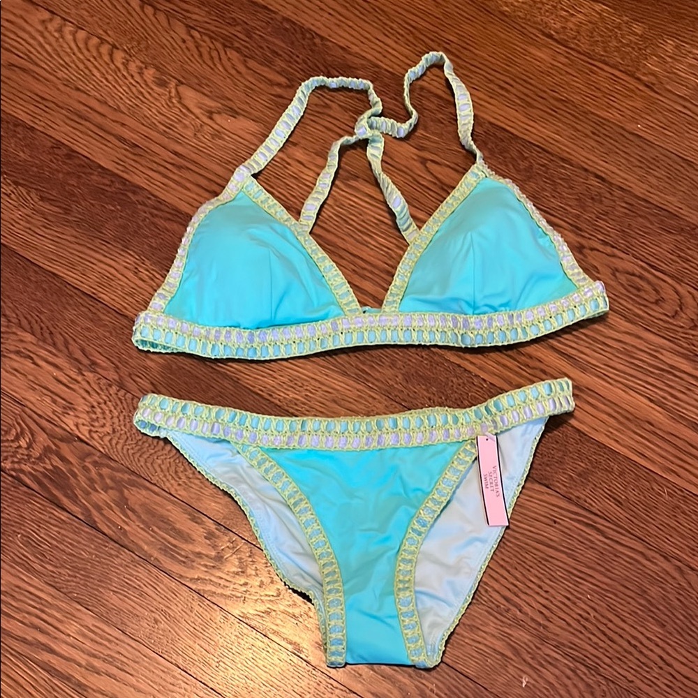 NWT Aqua Victoria’s Secret Crochet Bikini Lg top/Sm bottoms